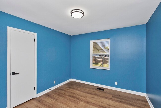 Building Photo - 3153 Towne Village Rd
