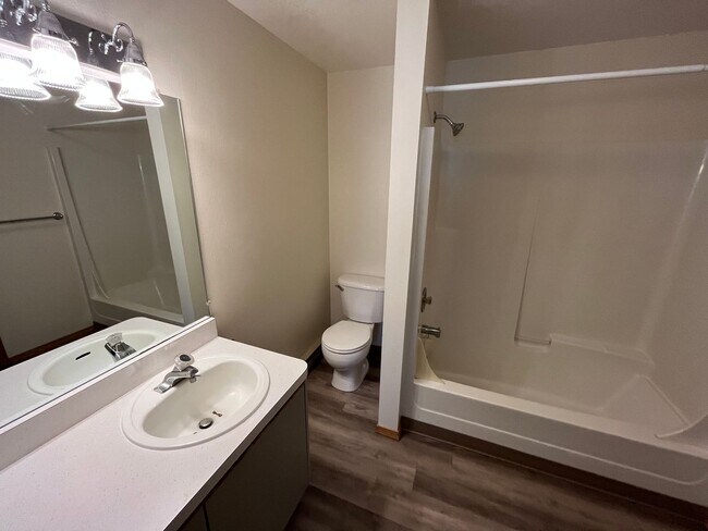Building Photo - River Run Condos - 1 Bed/1 Bath Near Mille...
