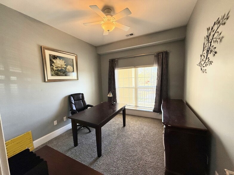 Building Photo - 265 Venice Way