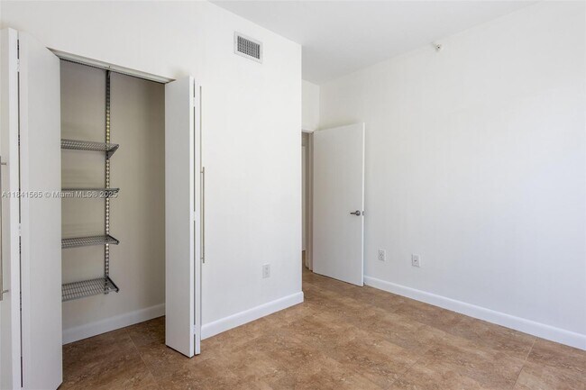 Building Photo - 50 Ocean Ln Dr