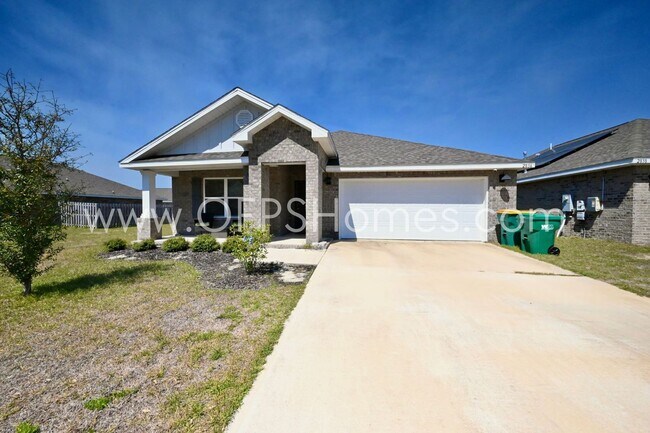 Building Photo - 4 Bed Crestview Home