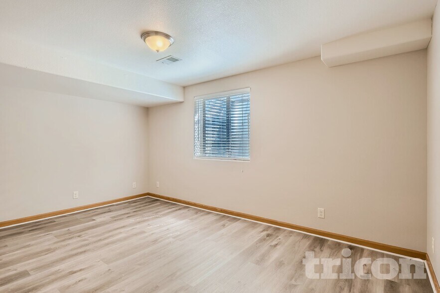 Building Photo - 2215 Sweetwater Creek Dr