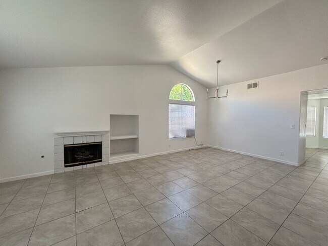 Building Photo - Renovated Spacious East Lancaster Single Story Home