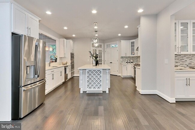 Building Photo - 6526 Dearborn Dr