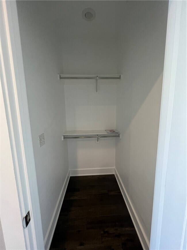 Building Photo - 1390 S Duncan Ave