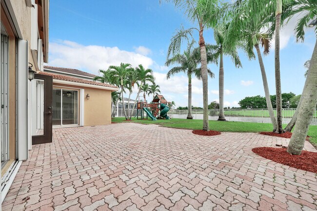 Building Photo - 5878 Bay Hill Cir