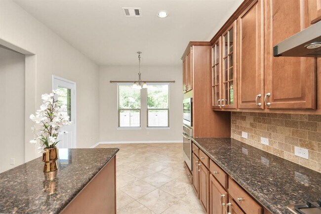 Building Photo - 1122 Boxwood Dr