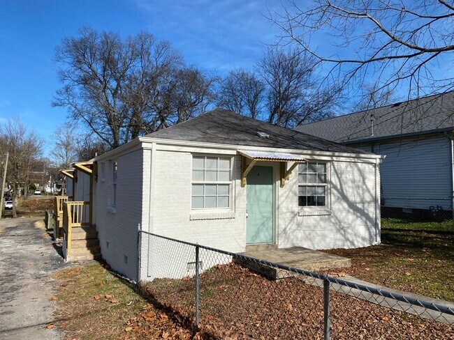 Building Photo - Spacious Renovated Duplex in East Nashville