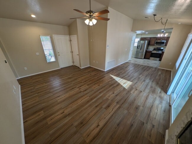 Building Photo - 9729 Buckhorn Dr