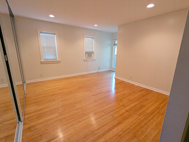 Building Photo - 355 S Los Robles Ave