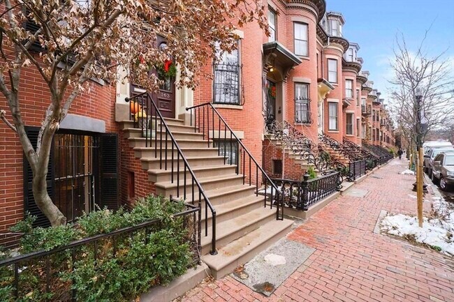 Building Photo - 163 W Newton St