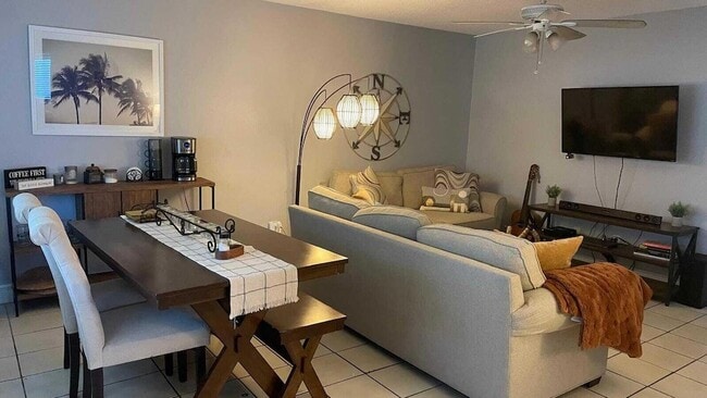 Building Photo - 626 SW 14th Ave