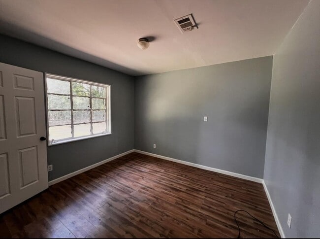 Building Photo - 202 Sheppard Rd