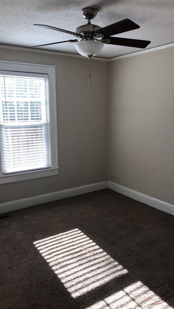 Building Photo - Move In Special -2 Bedroom 1.5 bathroom-We...