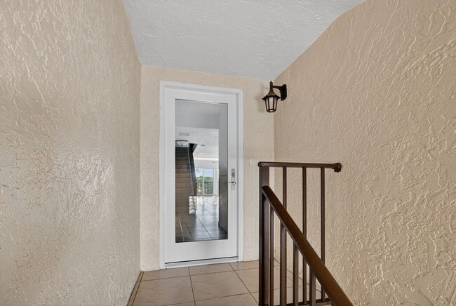 Building Photo - 270 Captains Walk