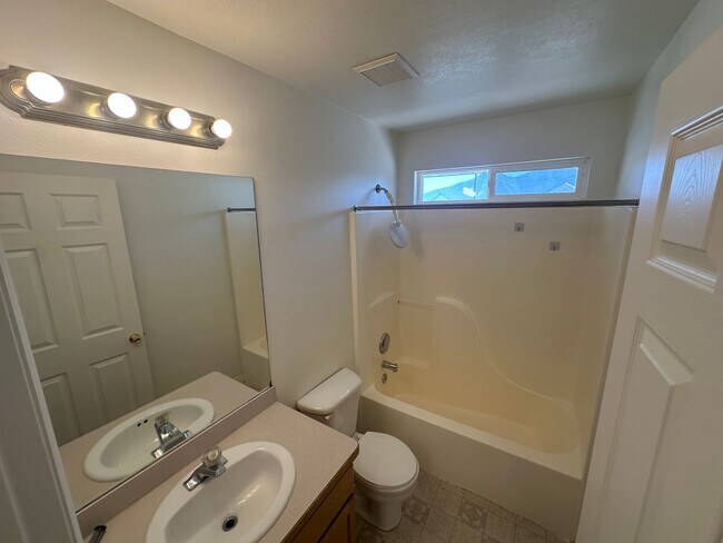 Building Photo - Freshly Painted, New Carpet Throughout - Home For Rent In Springville!!!