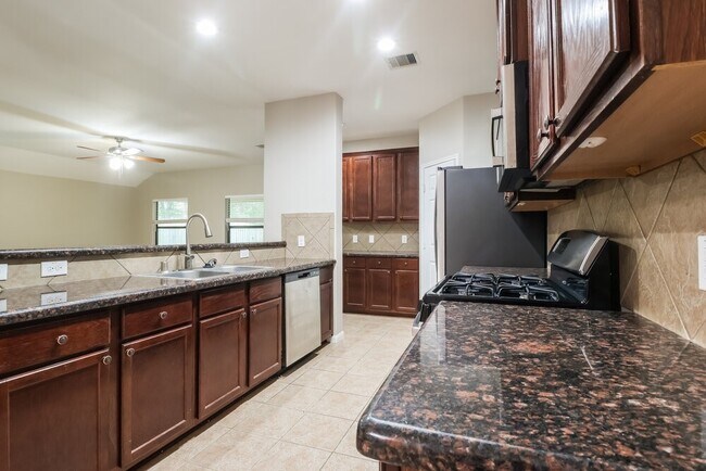 Building Photo - 2815 Lexington Park Dr