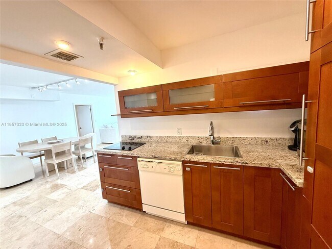 Building Photo - 20505 E Country Club Dr