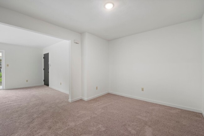 Building Photo - Ready for mid-May, don't miss this SPACIOUS 2-bedroom in the heart of Crafton!