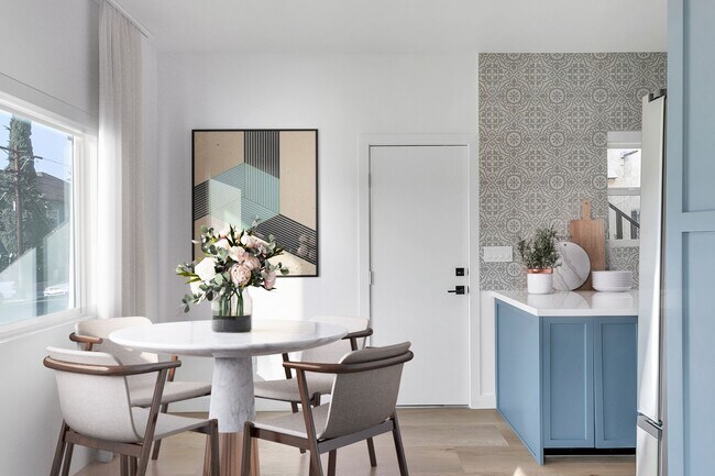 Building Photo - Step inside your beautifully remodeled oas...