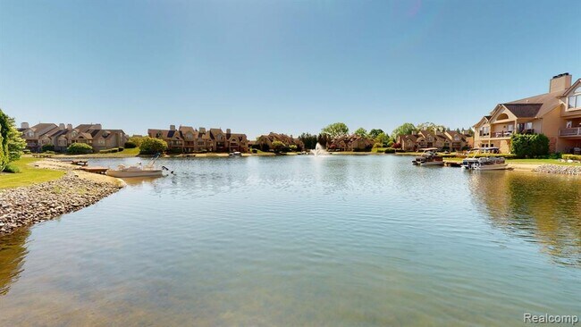 Building Photo - 18182 Blue Heron Dr
