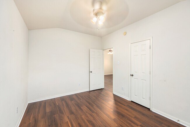 Building Photo - 10003 Lynette Falls Dr