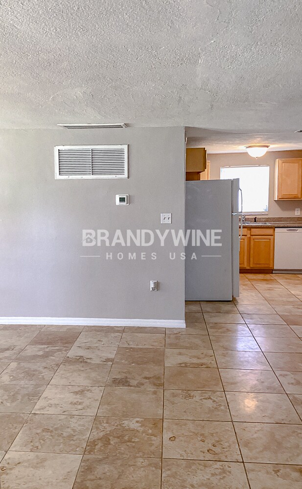 Building Photo - 7317 Oak Crest Dr
