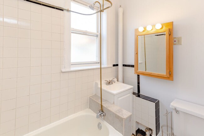 Building Photo - 4613 N Ashland Ave