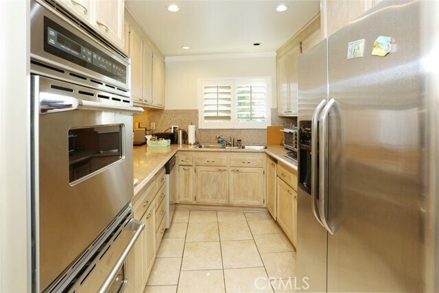 Building Photo - 1423 S Beverly Glen Blvd