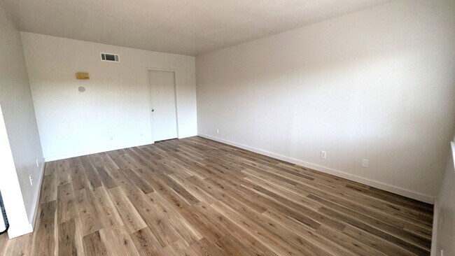 Interior Photo - 233 N. E St.