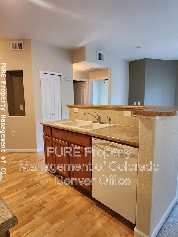 Building Photo - 5534 Lewis St