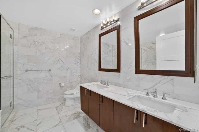 Building Photo - 5 Renaissance Square