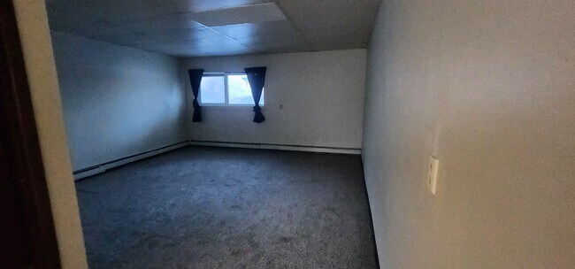 Building Photo - 3285 Adams Dr