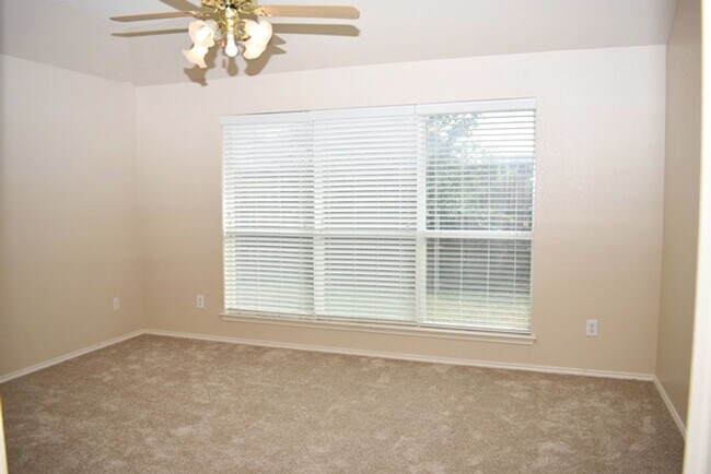 Building Photo - Wonderful 4-2-2 in N Ft. Worth, desirable ...