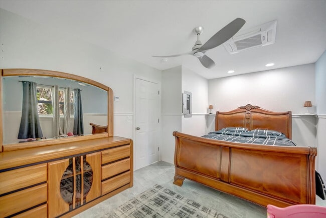 Building Photo - 4408 E Riverside Dr