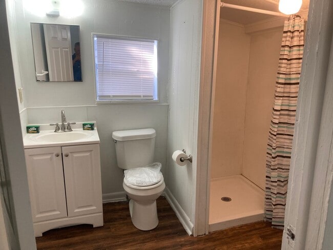 Building Photo - 3 bedroom 1 bath