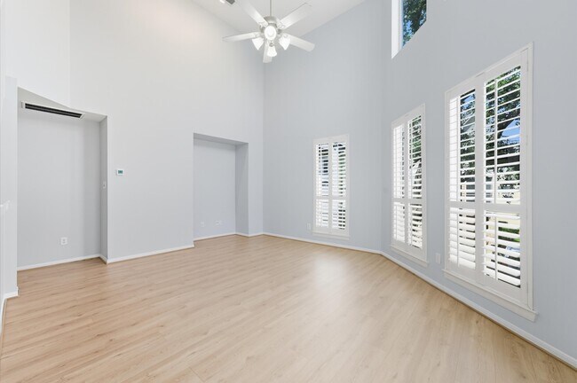 Building Photo - 1269 W 17th St
