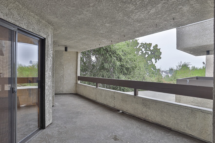 Building Photo - 222 N Rose St