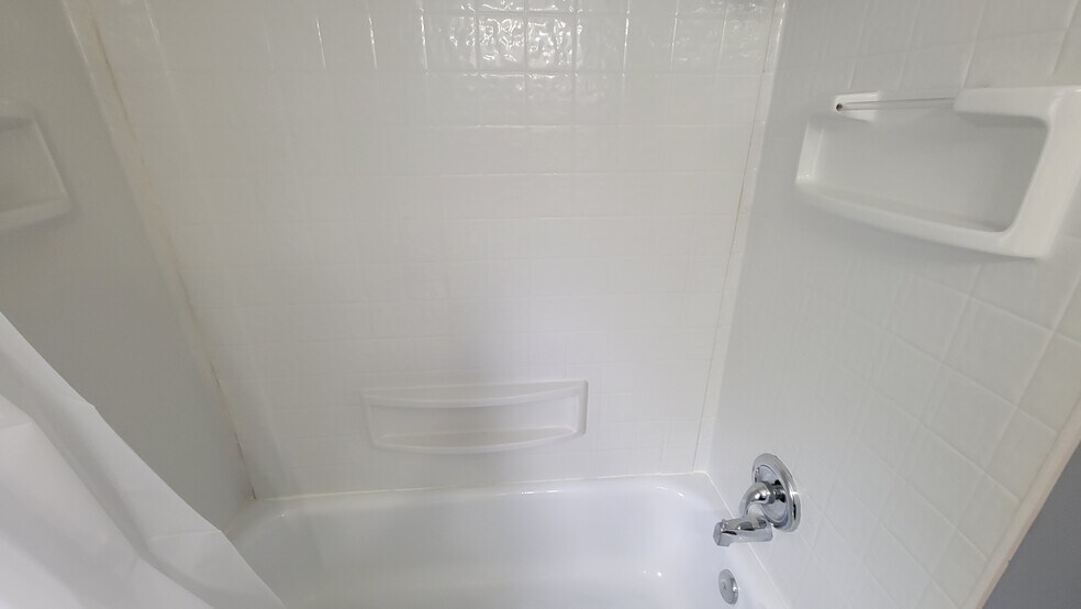 Building Photo - 3429 Ingleside Dr