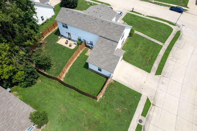 Building Photo - 5015 CARRIE RIDGE Dr