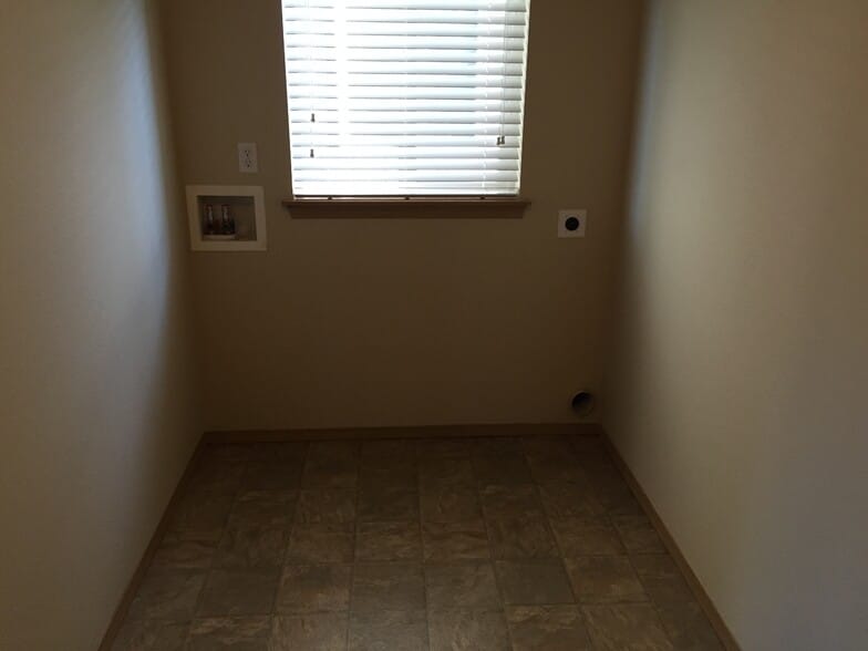 Building Photo - 17727 1st Ave Ct E