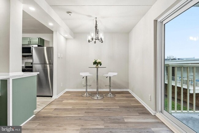 Building Photo - 2648 Redcoat Dr