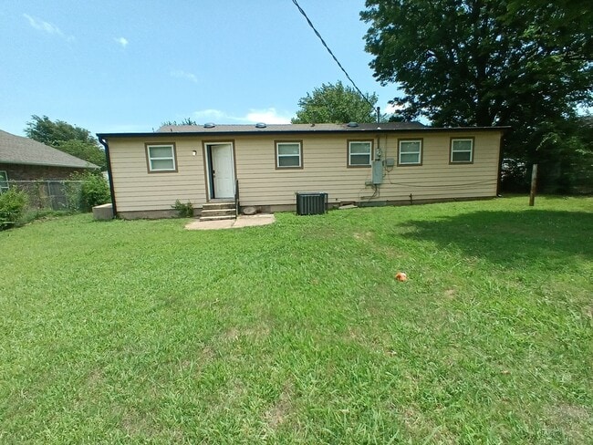Building Photo - Freshened up ready for new tenants! Section 8 approved