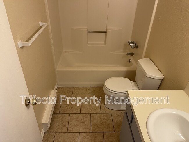 Building Photo - 4951 Basswood Dr