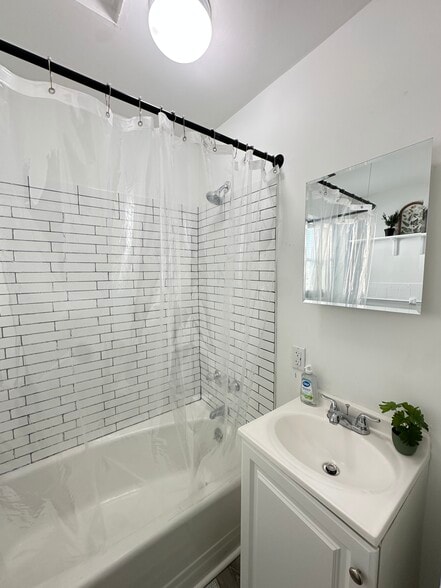 Building Photo - 176 Pearl St