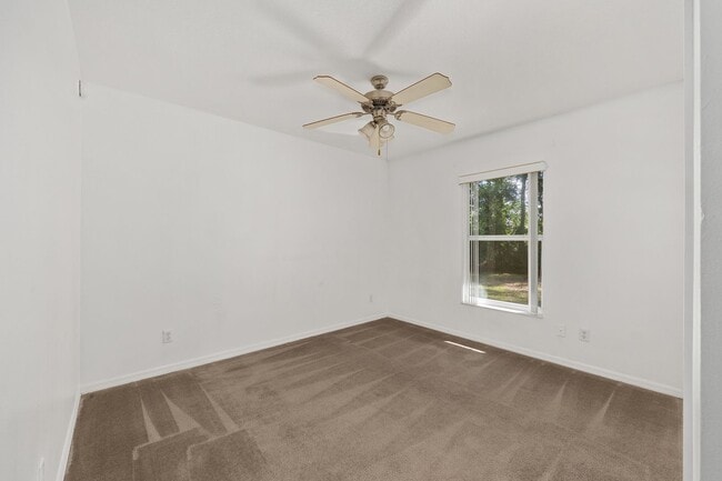 Building Photo - Spacious 3-Bedroom Home with Modern Open Floor Plan in Desirable Marion Oaks!