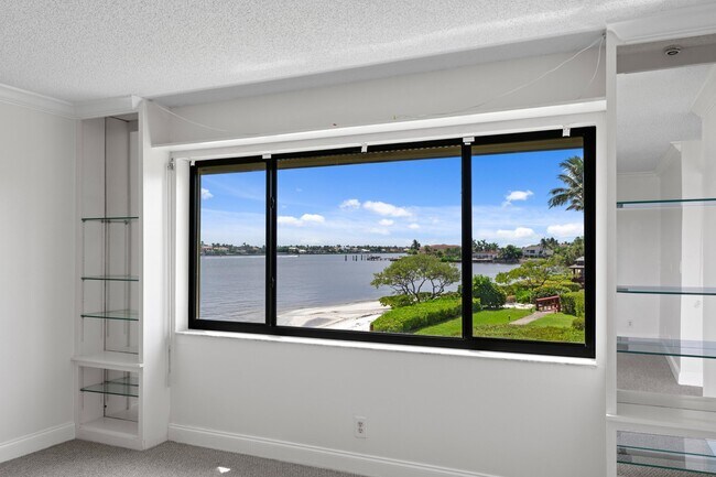 Building Photo - 7020 Half Moon Cir