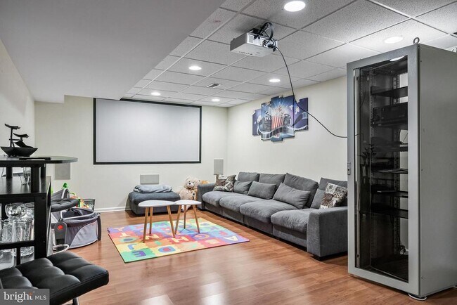 Building Photo - 105 Quarterhorse Ct