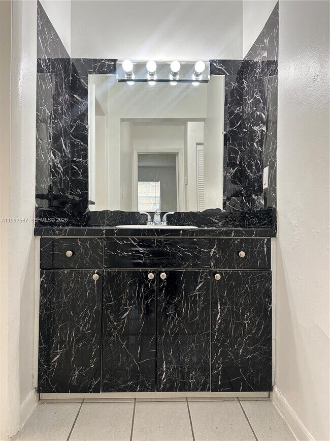 Building Photo - 1008 NW 45th Ave