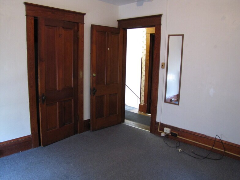 322 rm 4 - 322 S Burrowes St